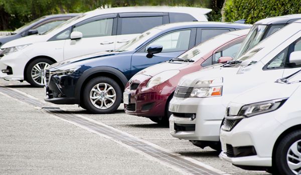 駐車場18台完備